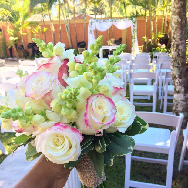 vintage-wedding-bride-flowers