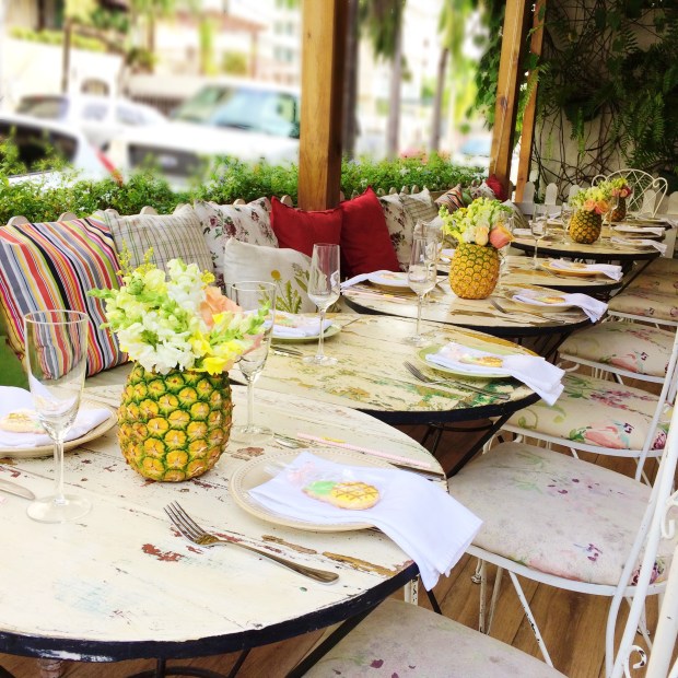 Pineapple Brunch-Table Decor